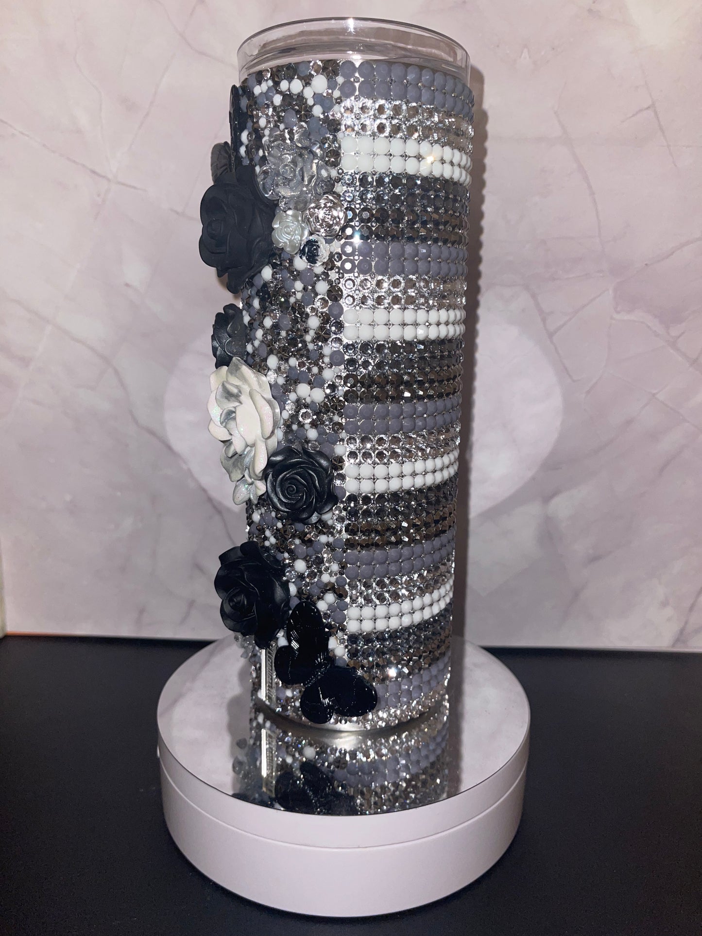 20oz Black & White Rose